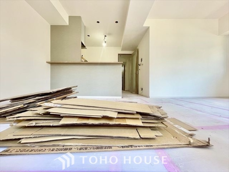 内装 【LIVING】◆陽光◆が差し込む。この開放的なLDKに家族の笑顔が集う。家族が一緒に過ごす空間は明るく、そして居心地よく。