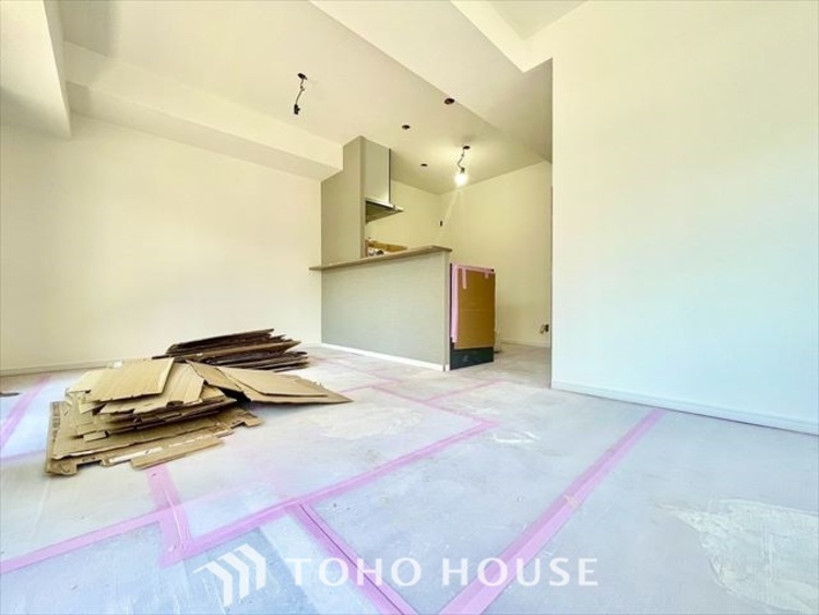 内装 【LIVING】◆扉を◆開くとこの景色。家族の”おかえり”の声が聞こえてきそう。