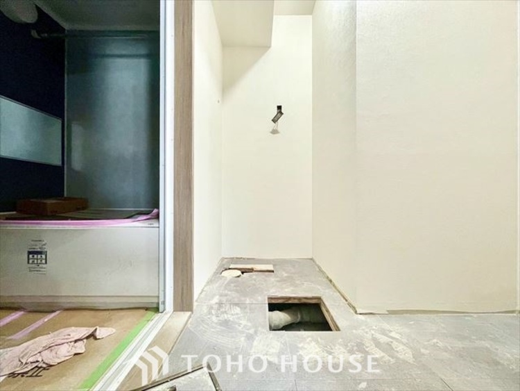 洗面 【WASHROOM】◆快適◆煌びやかな暮らしの中にも忘れたくない快適さ。大きな収納が助けてくれます。