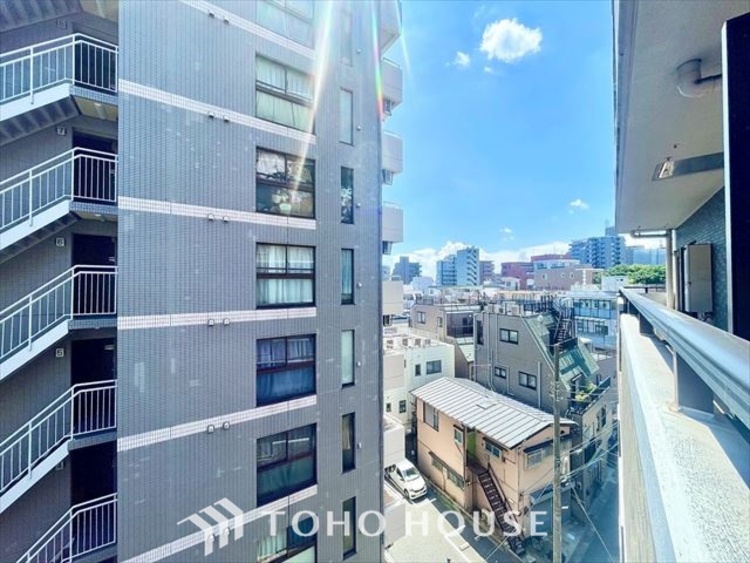 その他 【BALCONY】◆BLUE SKY◆自然の心地よさに包まれる。大開口の外に広がるのは爽やかな青空。