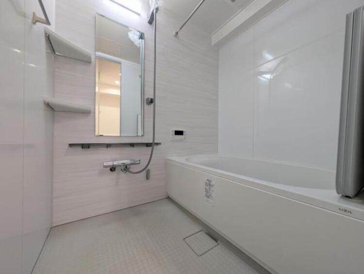 その他 ●〇ユニットバスはゆったりとくつろげる1坪タイプ。足までしっかりと伸ばせる浴槽は心身ともにしっかりと疲れを癒してくれます。お子様と一緒の入浴でも充分な広さです。バスルームは疲れを癒すくつろぎの場所〇●