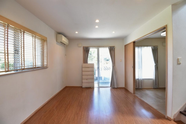 居間 ※家具や家財を画像編集で消去した写真です。現況と異なる場合がありますので、必ず現地をご確認ください。