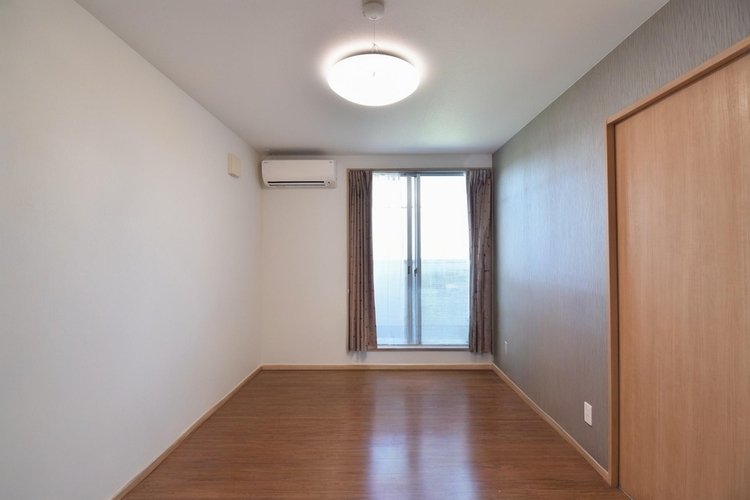 寝室 洋室6帖※家具や家財を画像編集で消去した写真です。現況と異なる場合がありますので、必ず現地をご確認ください。