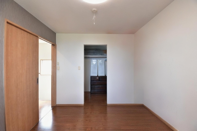 寝室 洋室6帖※家具や家財を画像編集で消去した写真です。現況と異なる場合がありますので、必ず現地をご確認ください。