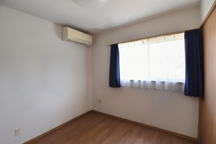 子供部屋 洋室4.5帖※家具や家財を画像編集で消去した写真です。現況と異なる場合がありますので、必ず現地をご確認ください。