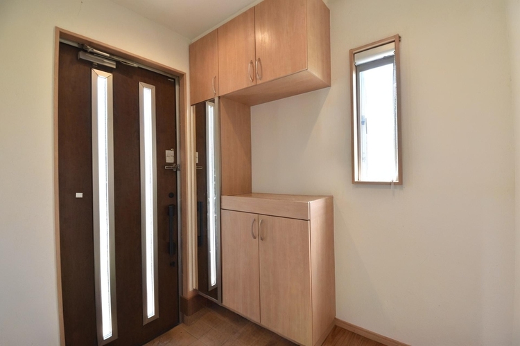 玄関 ※家具や家財を画像編集で消去した写真です。現況と異なる場合がありますので、必ず現地をご確認ください。