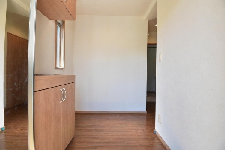 玄関 ※家具や家財を画像編集で消去した写真です。現況と異なる場合がありますので、必ず現地をご確認ください。