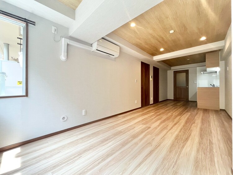 居間 忙しく過ぎゆく日常を置き去るほど、ゆったりした時間が流れるリビング。