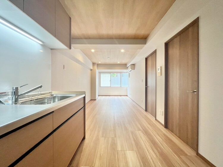 居間 飾り過ぎないシンプルな内装と偏り過ぎないデザインで統一しました。