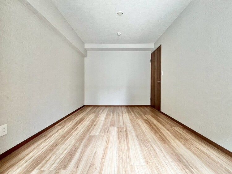 寝室 ベッドも十分に設置するスペースがあります。