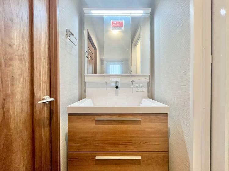 洗面 何かと物が増える場所だからこそ、スッキリと見映えの良い空間に。