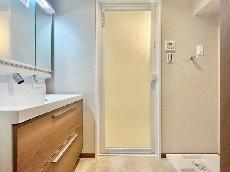 洗面 清潔感と心地よさを重視した、上質感漂うパウダールーム。