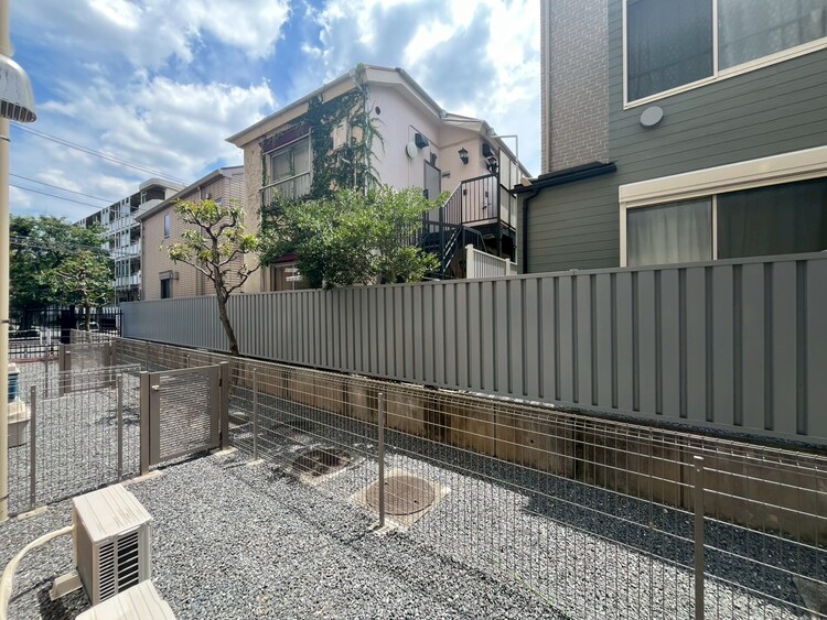 バルコニー 窓を開けると広がる青空。心をリフレッシュして日々を過ごしていきましょう。