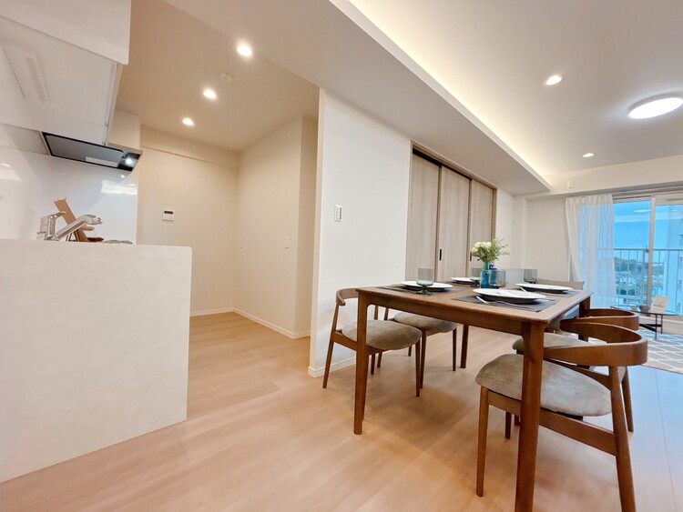 居間 快適に過ごす毎日を求めて、暮らしの中でご自身の「マイホーム」に創り上げてください。