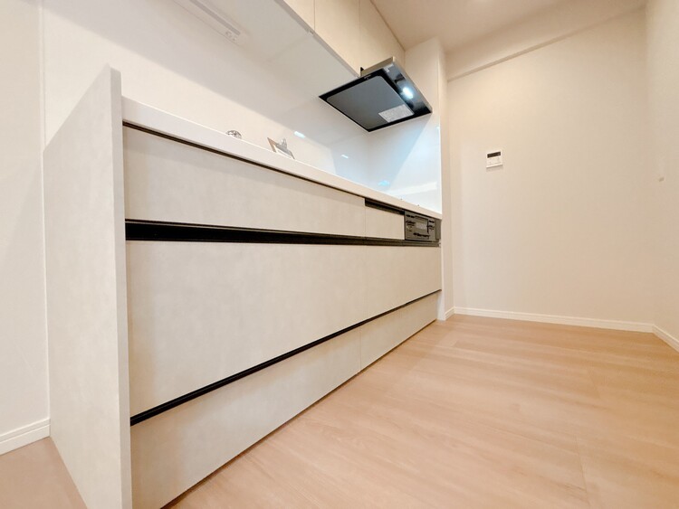 キッチン スマートな意匠と充実の機能を備えたキッチンが、暮らしにおいしい彩りを添えます。