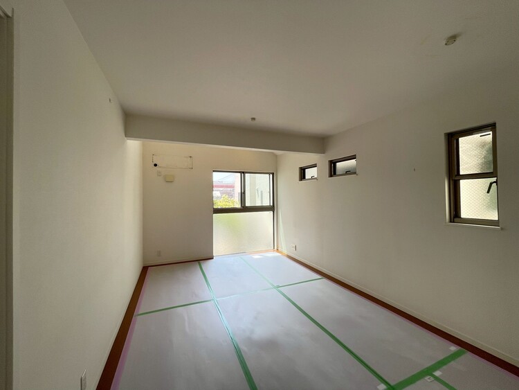 居間 （施工中）居心地の良い空気感は、暮らしのステージを彩り、心からのやすらぎと満足感を与えてくれます。