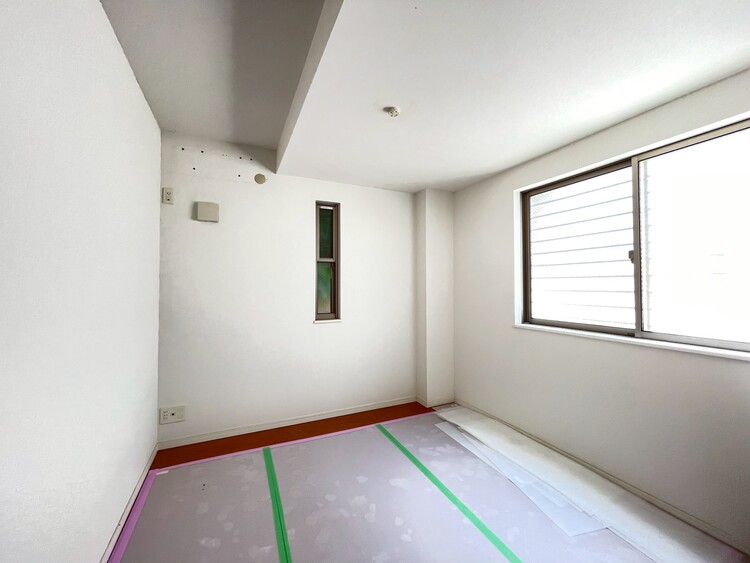 寝室 （施工中）ベッドも十分に設置するスペースがあります。