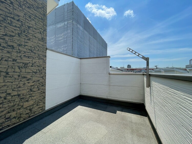 バルコニー 暮らしの中で、光と風を演出してくれるバルコニー。