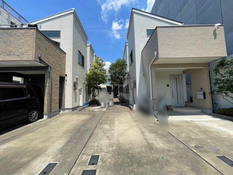 駐車場 本物件の駐車スペースです。車種制限のある場合もございますので、お気軽にお問い合わせくださいませ。