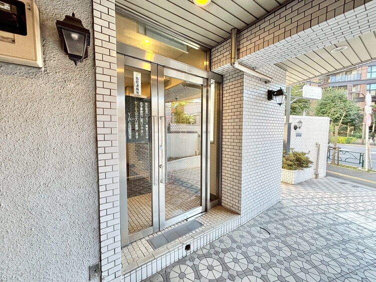 エントランス 外と内をつなぐエントランスは、まさに顔となる場所。