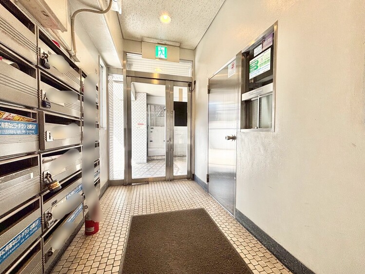 エントランス エントランス内部は、管理が行き届き清潔な共有スペースとなっています。