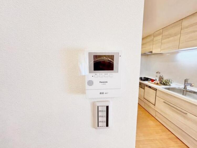 その他 誰が来ても分かるようにテレビモニター付きインターフォンを設置。防犯上でも役立ちます。