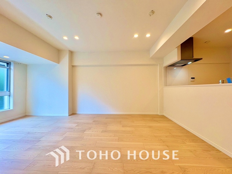 内装 【LIVING】◆陽光◆が差し込む。この開放的なLDKに家族の笑顔が集う。家族が一緒に過ごす空間は明るく、そして居心地よく。