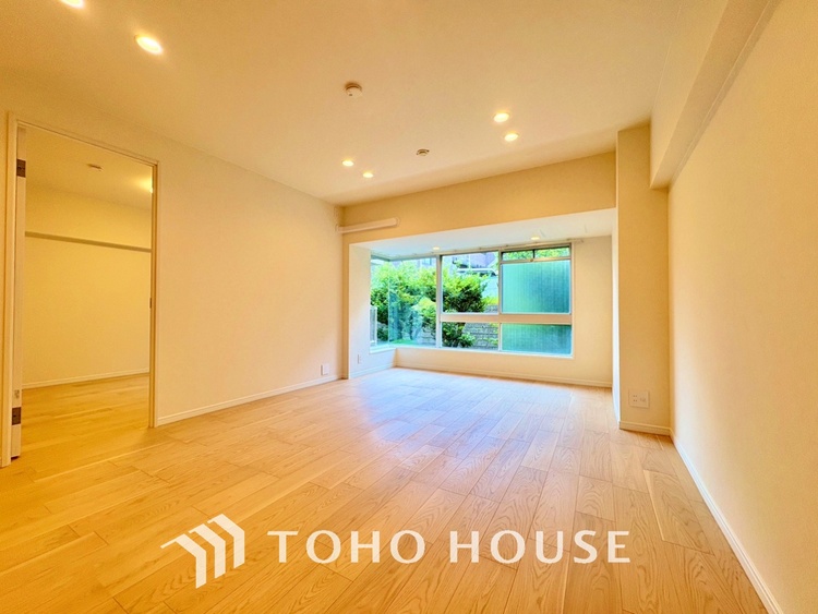 内装 【LIVING】◆扉を◆開くとこの景色。家族の”おかえり”の声が聞こえてきそう。