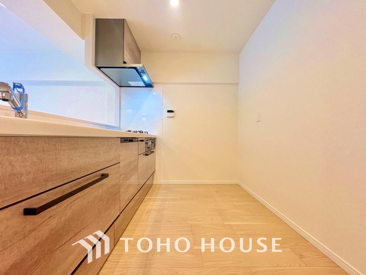 その他 【KITCHEN】◆開放的◆後片付けが楽なシステムキッチン。収納スペースの充実！