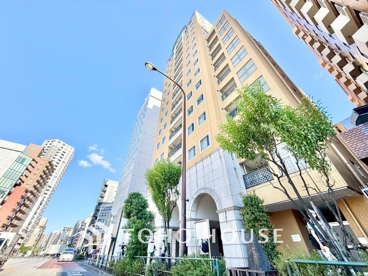 内装 ◆間接照明◆オレンジ色の光が僕達を大人な気分にさせる。静かで優しく語りかけるその光は、今日の終わりを告げてくれ、でも明日にはいい事が必ず来るよ。そんな囁きが聞こえてくる