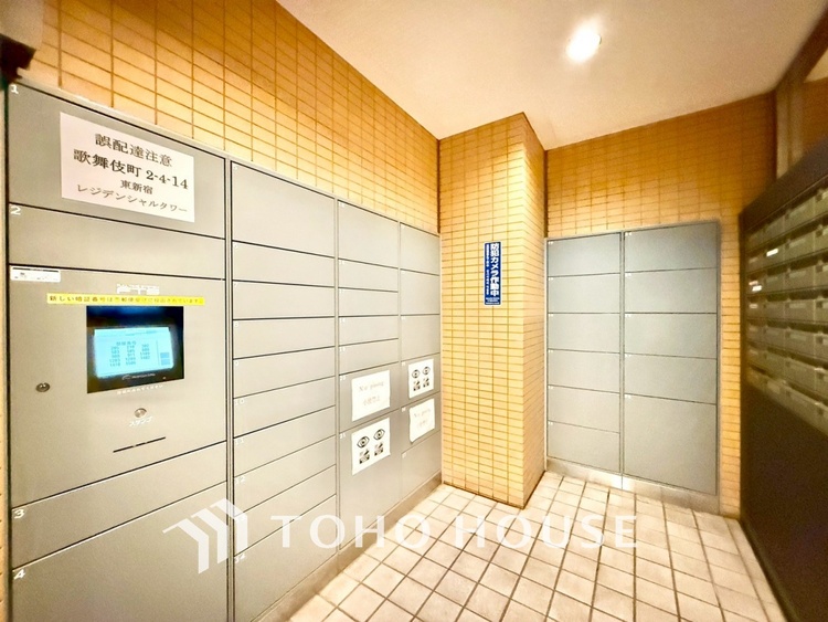 内装 ◆今宵の食卓◆ダウンライトに反射するグラスを眺めながらワインを注ぐ。トクトクと心地いい音をさせながら、フランスの古城を思わせる薫りがたちこめ、とても幸せな時を過ごせる。