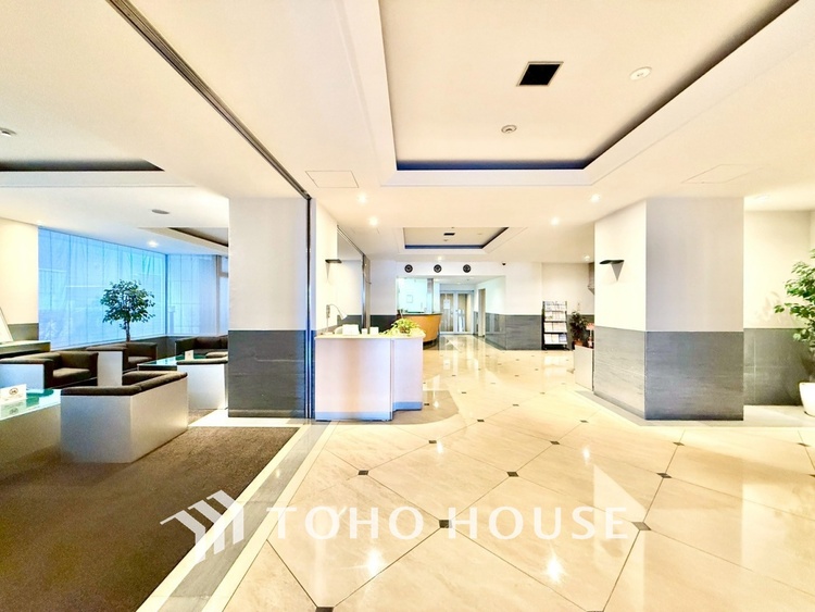 内装 ◆リビング◆そこには目を輝かせ笑顔で見つめてくれる君がいて、「おかえり」の言葉がこだまする。何気ない日々の挨拶は僕にとっては幸せで、同時に君の瞳にも恋している。