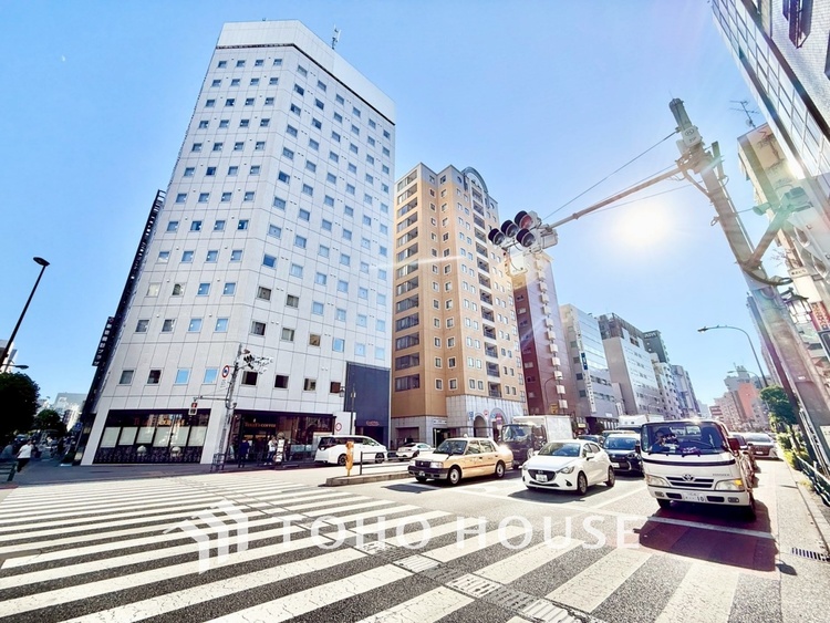 キッチン ◆キッチン◆美しく使いやすいキッチンは油汚れが簡単に拭き取れる素材で加工されており、浄水器シャワーから流す水の音を軽減する静かなシンクを採用。見えないところにさり気ない配慮が嬉しいですね