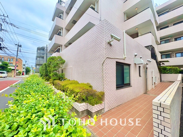 外観 【Space of cure】◆癒しの空間◆採光とセンスを散りばめた空間。それは『柔らかさ』に似た素敵な居場所。そこに暮らす人のことを考えつくり出したものは『癒し』という心地よい居場所なんだと思う