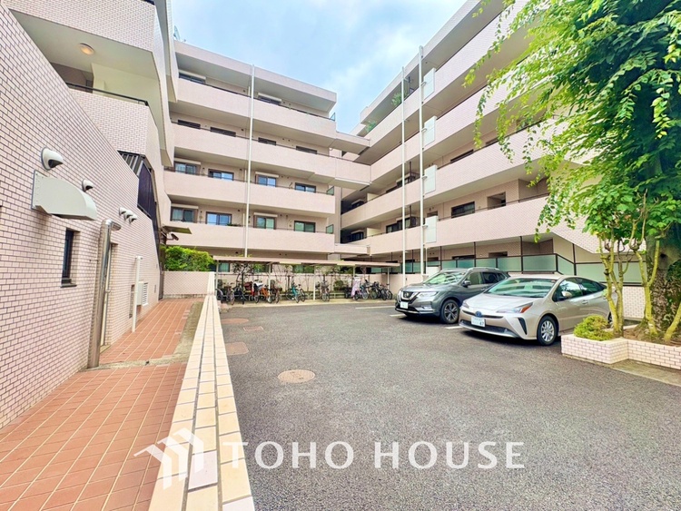 外観 【The beginning of everything】その邸が魅せる気品、重厚感、柔らかさ。それは訪れた人に安らぎを与える特別な空間。すべての始まりをここから。