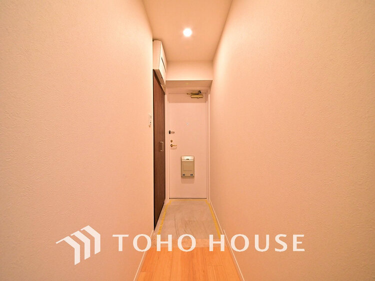 玄関 飾り過ぎないシンプルな内装の玄関