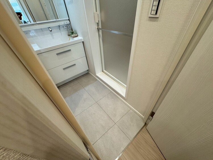 その他 十分な広さの脱衣所。