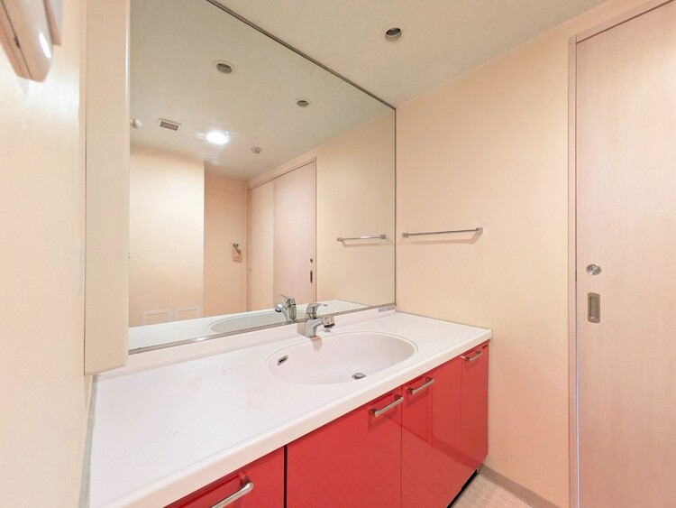 その他 清潔感を感じられる洗面化粧台。