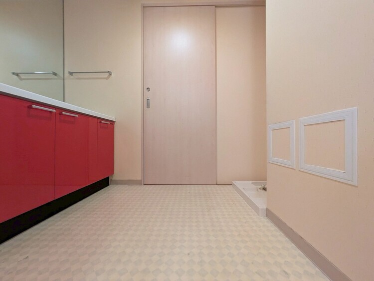 その他 十分な広さの脱衣所。