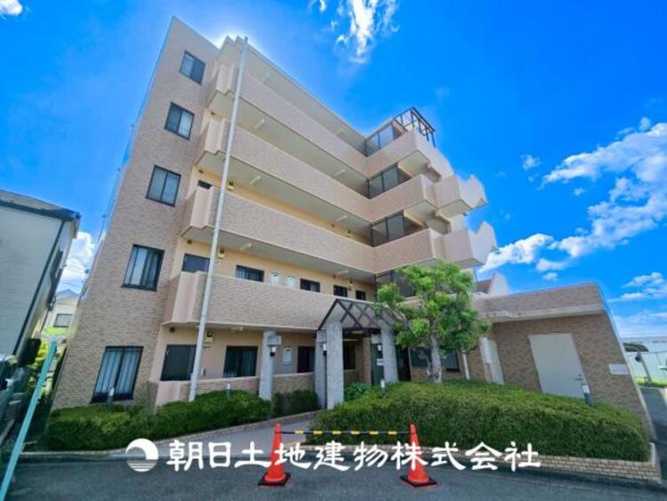 外観 【外観写真】表現された空間はたくさんの光を浴び、風を感じ、暮らしの時間を豊かにしてくれます。デザインされた空間と競い合うかのような充実した建物と共に大切な家族の思い出を刻んでいきます。