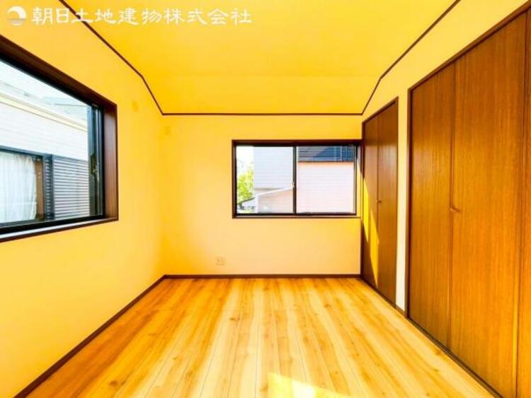 内装 居室はひとり時間を過ごせる安らげるお部屋として活用できます！収納スペースあり！荷物が多くても十分！ベッドや勉強机、テレビなどを置きたい場合におすすめ！！過ごす時間が長くてもゆったり過ごせそうですね！ 