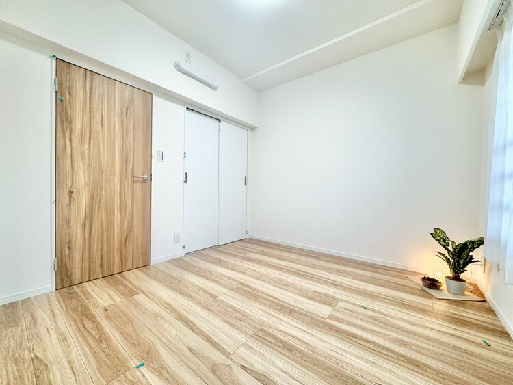 寝室 ベッドも十分に設置するスペースがあります。