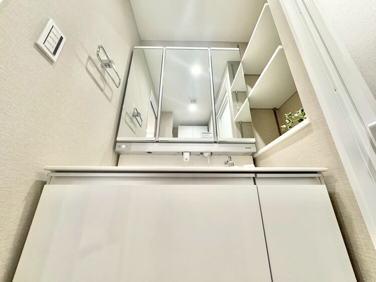 洗面 何かと物が増える場所だからこそ、スッキリと見映えの良い空間に。
