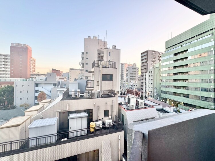 バルコニー 頬をなでる、優しい風を感じることが出来ます。