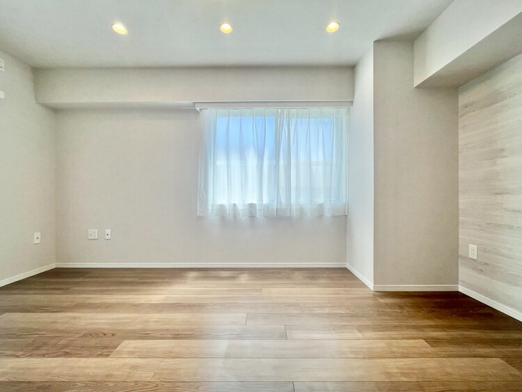 居間 忙しく過ぎゆく日常を置き去るほど、ゆったりした時間が流れるリビング。