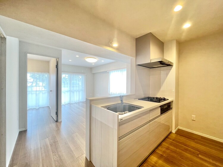 居間 快適に過ごす毎日を求めて、暮らしの中でご自身の「マイホーム」に創り上げてください。