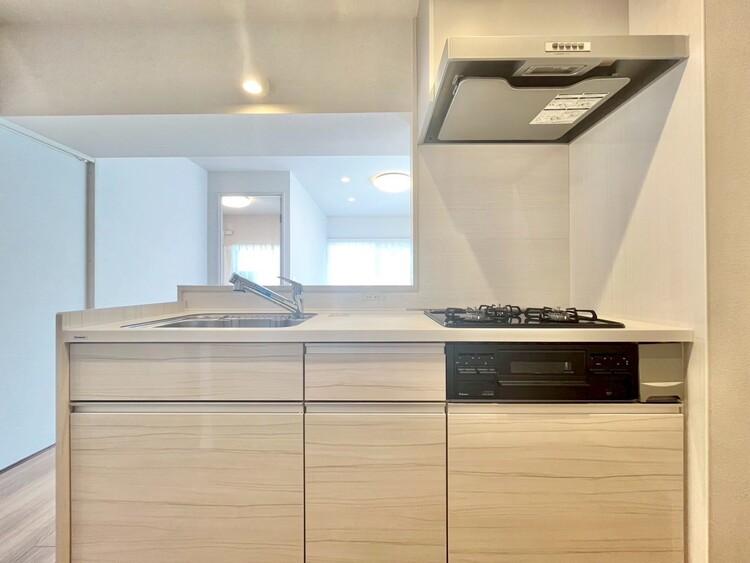 キッチン スマートな意匠と充実の機能を備えたキッチンが、暮らしにおいしい彩りを添えます。