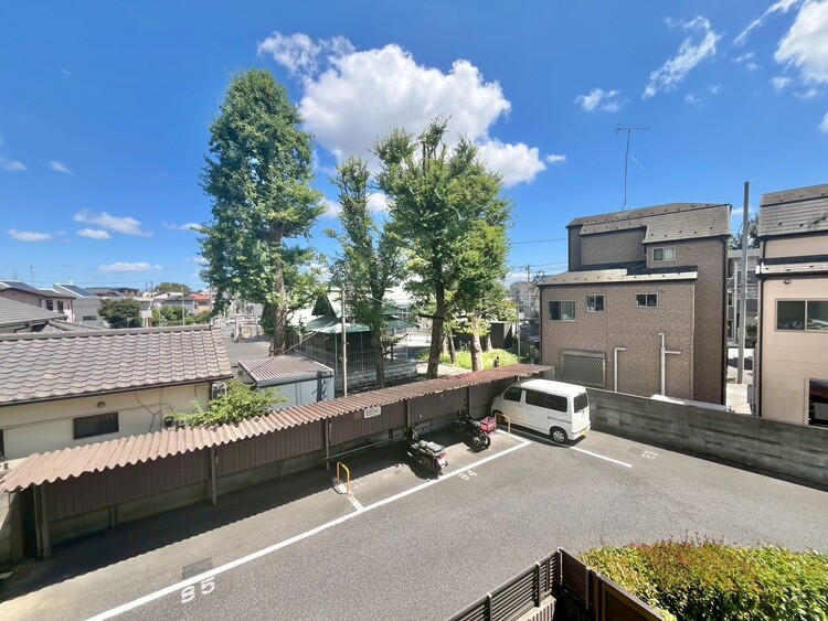 バルコニー 窓を開けると広がる青空。心をリフレッシュして日々を過ごしていきましょう。