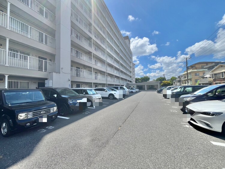 駐車場 本物件の駐車スペースです。車種制限のある場合もございますので、お気軽にお問い合わせくださいませ。