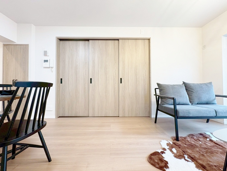 居間 快適に過ごす毎日を求めて、暮らしの中でご自身の「マイホーム」に創り上げてください。